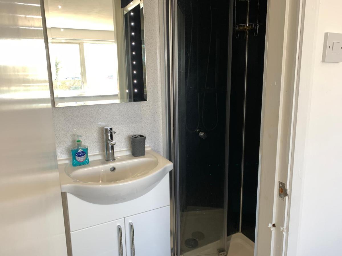 Beach Front Apartment With Free Parking, St Annes Lytham St Annes Eksteriør billede