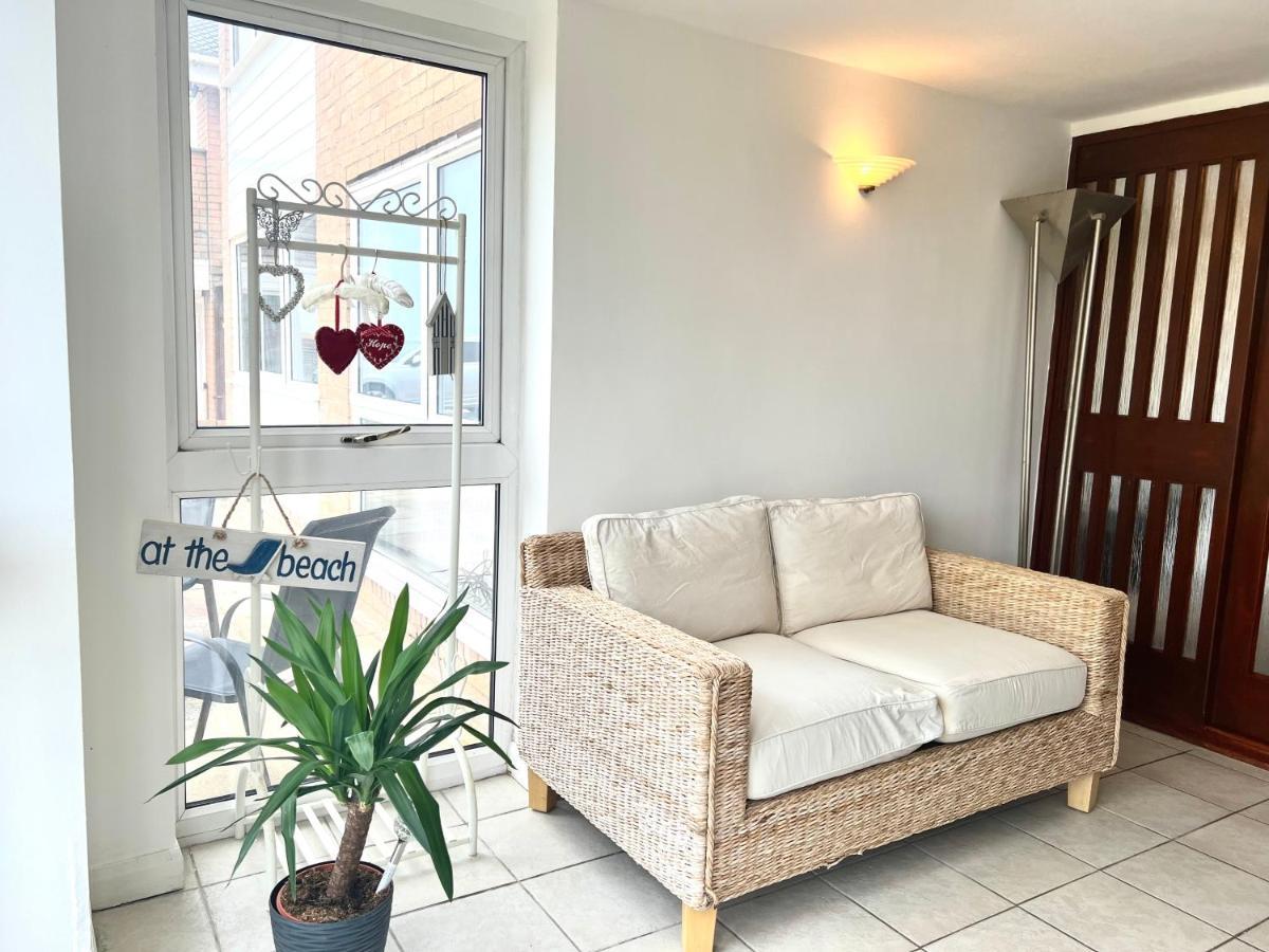 Beach Front Apartment With Free Parking, St Annes Lytham St Annes Eksteriør billede