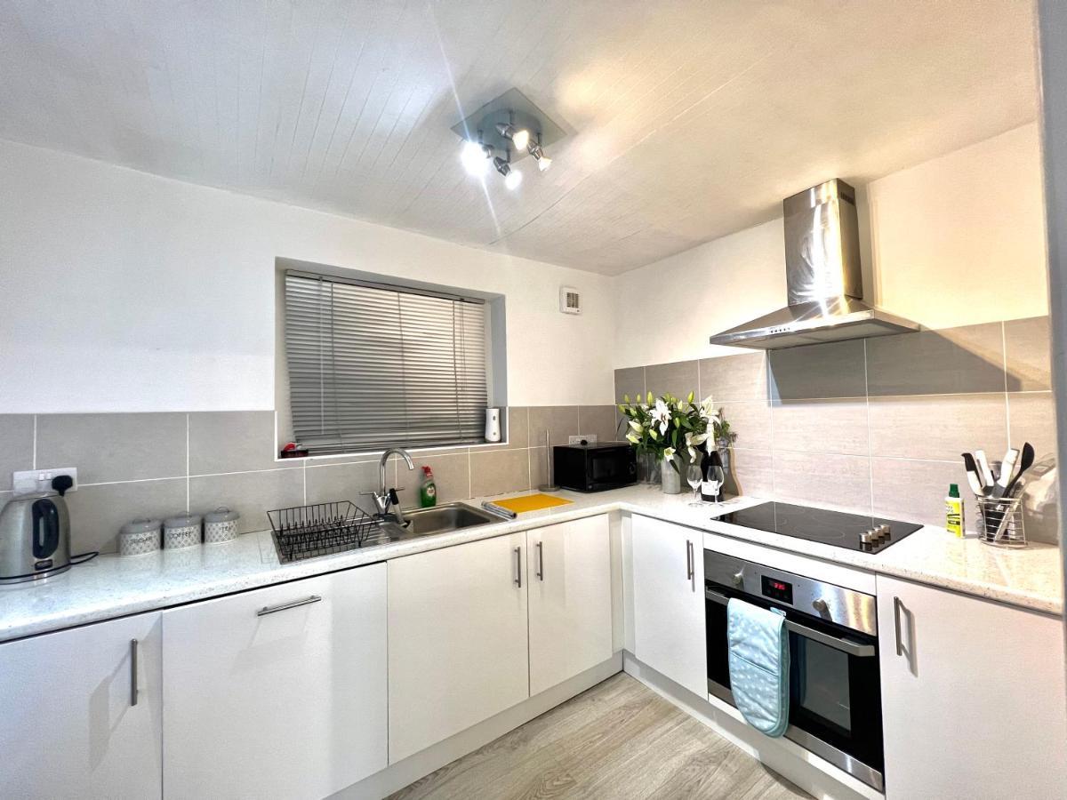Beach Front Apartment With Free Parking, St Annes Lytham St Annes Eksteriør billede