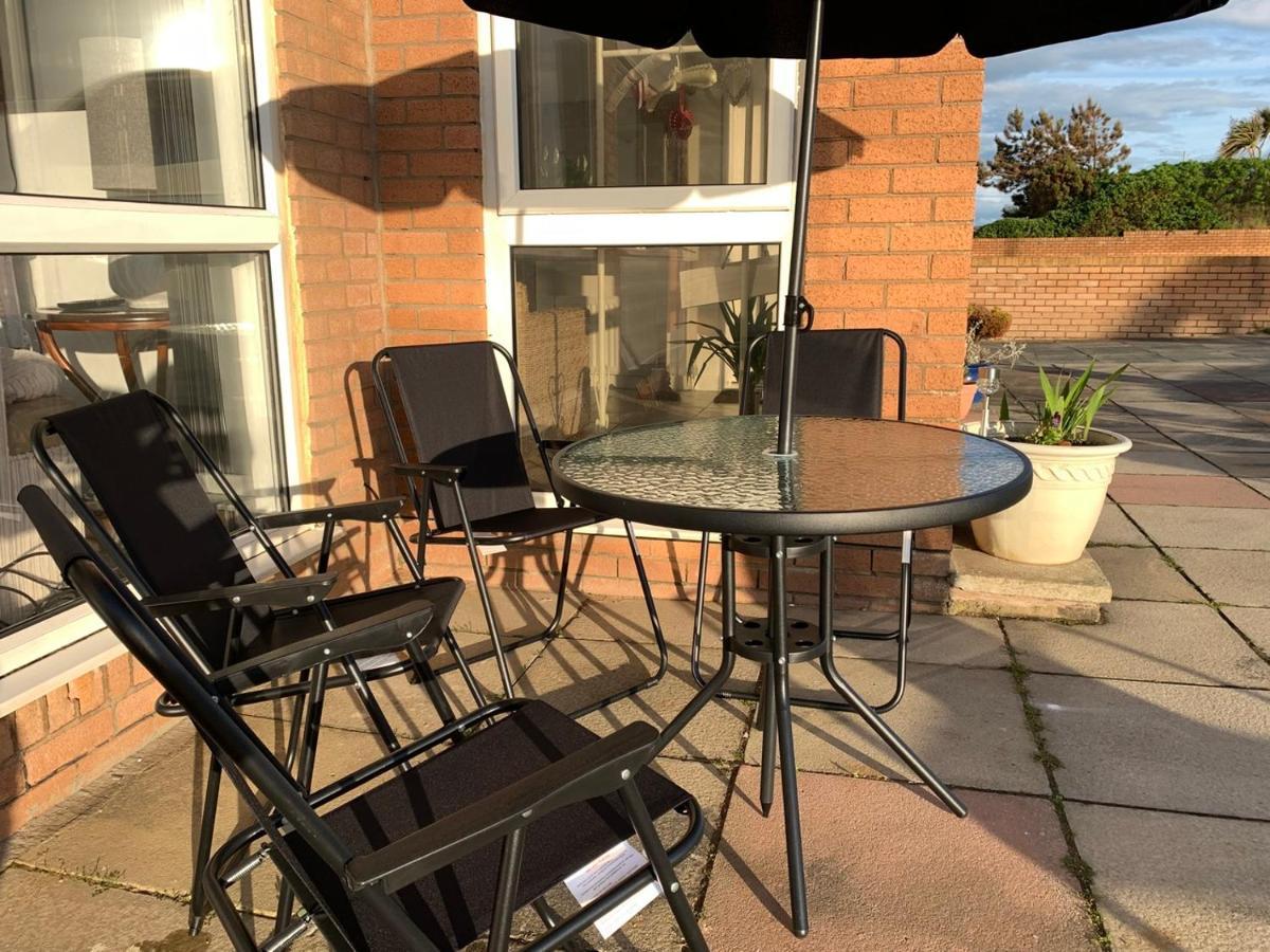 Beach Front Apartment With Free Parking, St Annes Lytham St Annes Eksteriør billede